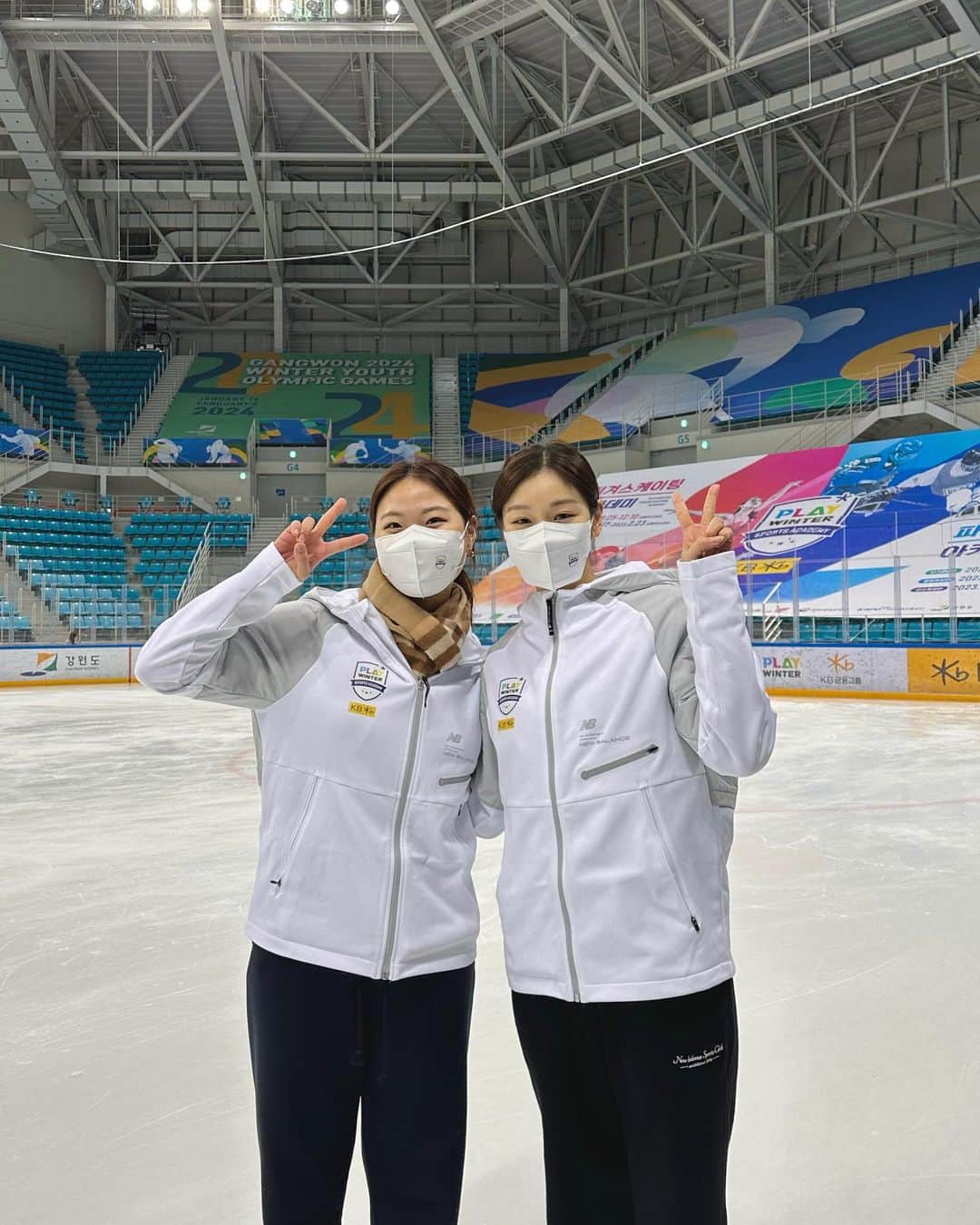 金海珍のインスタグラム：「연아언니와 함께 진행한 첫 수업⛸️❤️ 서울에서 보던 아이들도 보이고 이래저래 반가웠던 시간들!  2월에 또 만나요~!🥰 . #플레이윈터 #연아쌤 #해진쌤」