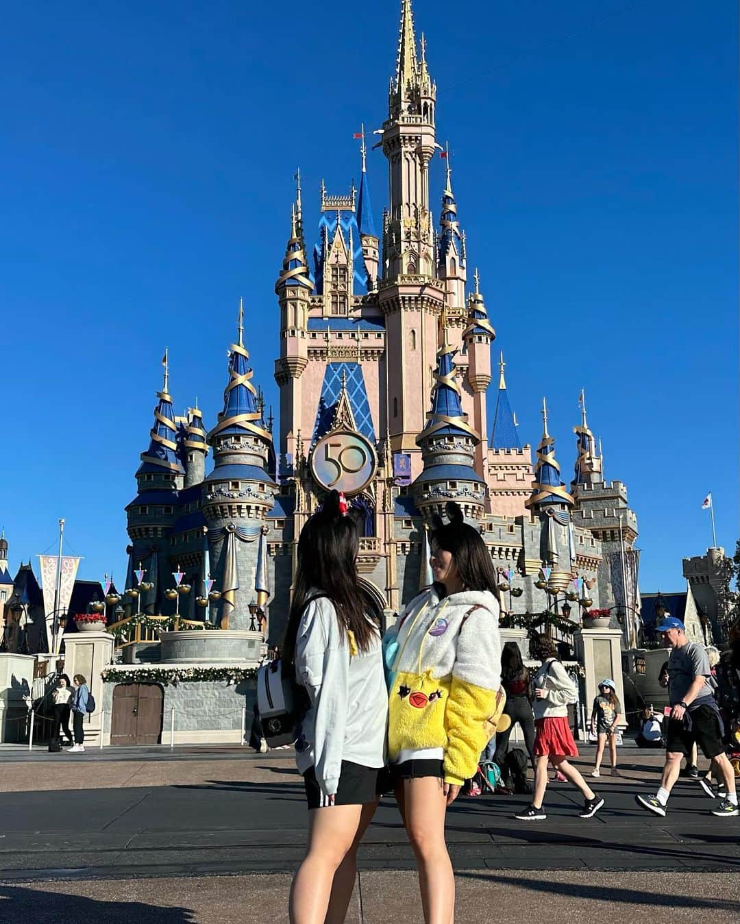 Erisa Seoのインスタグラム：「Magical time with @_dkqhzkeh that went by too fast 🥹 Hope to go back again real ❤️」