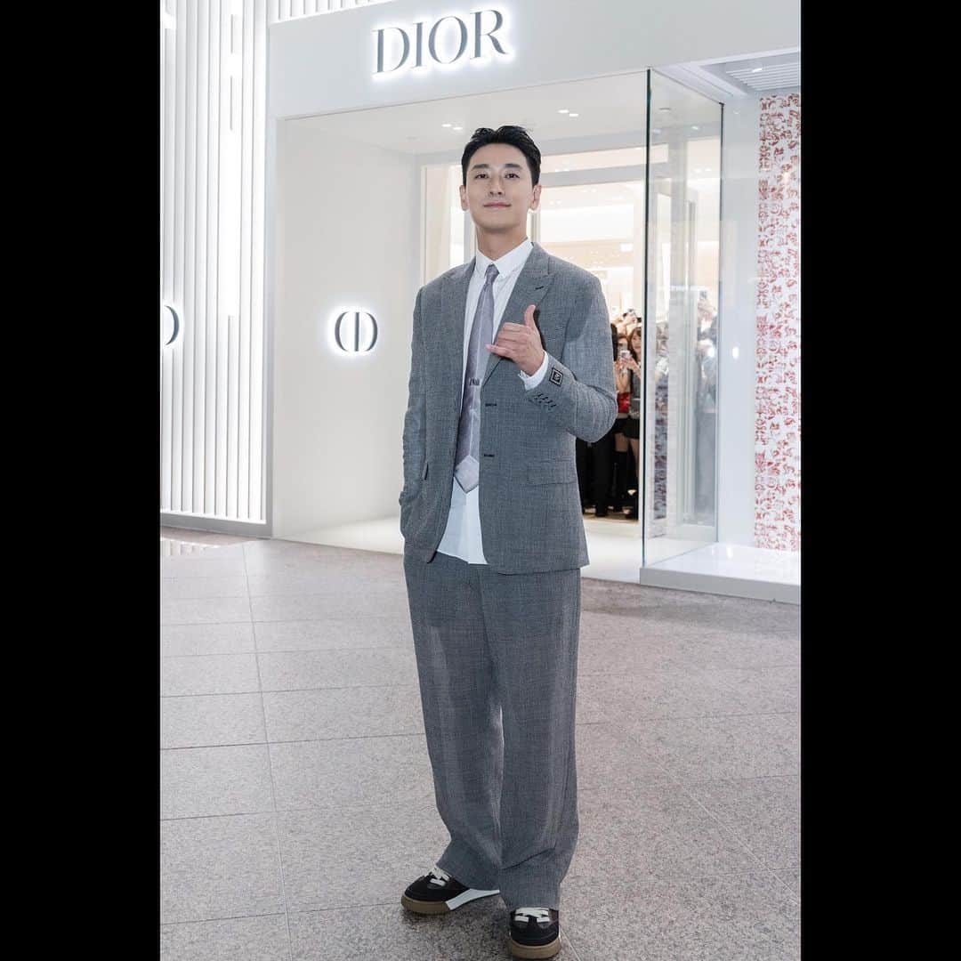 チュ・ジフンさんのインスタグラム写真 - (チュ・ジフンInstagram)「Dior Taipei 101 Store Opening 🤙  #dior @dior」1月14日 19時01分 - _jujihoon
