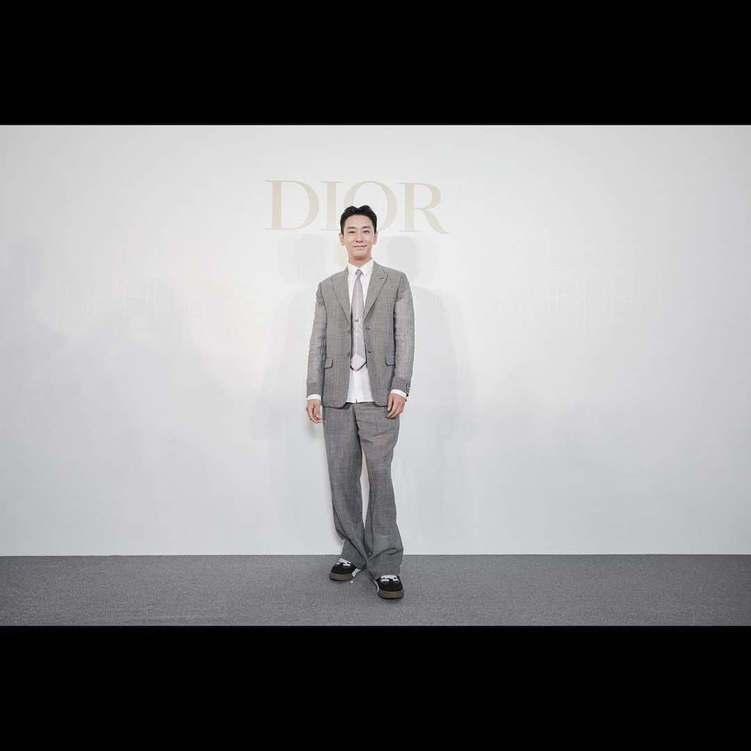 チュ・ジフンのインスタグラム：「Dior Taipei 101 Store Opening 🤙  #dior @dior」