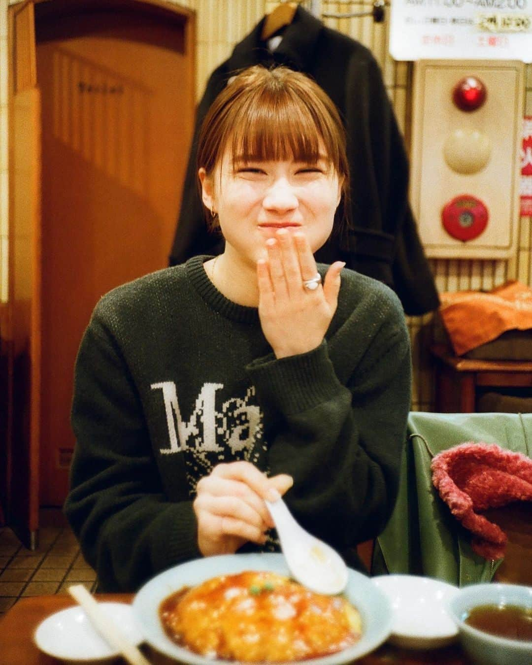 藤本林花美愛さんのインスタグラム写真 - (藤本林花美愛Instagram)「町中華🥟🥢  大好きな天津飯と餃子  おなかいっぱい食べました😋 美味しかった〜  Photo: @abeasamidesu」1月14日 19時16分 - lily_1001_official