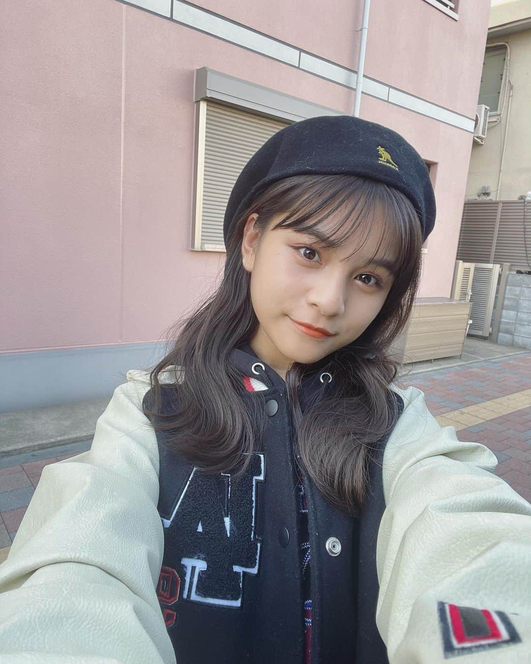 のインスタグラム：「ニコラ2月号学年別ニコモの冬私服マイルールのオフショ！  この日は久しぶりに中2モのみんなで集まってわいわい撮影できて楽しかった〜💞  学年別でニコモの冬私服が見れちゃうのでニコラ2月号ぜひぜひチェックしてね🫶🏻🫶🏻  そして今日ニコラTVで裏側動画も公開されたのでそちらの方もぜひチェックしてねー！  #有坂心花 #ニコラ #nicola #ニコラ2月号発売中 #ニコモ #オフショット」