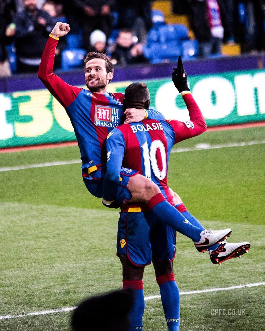 ヨアン・キャバイェさんのインスタグラム写真 - (ヨアン・キャバイェInstagram)「What a player 🤩💫  Happy Birthday, @yohancabaye___7 🥳🎈  #CPFC #CrystalPalace #PL #PremierLeague #Cabaye」1月14日 19時28分 - yohancabaye___7