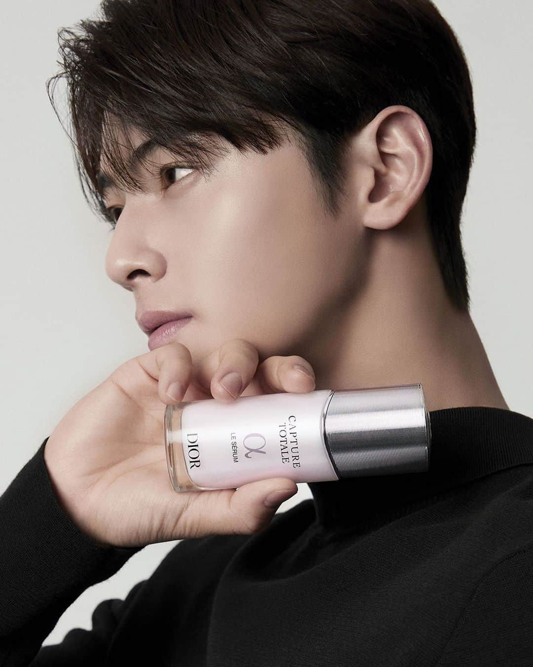 のインスタグラム：「The House of Dior is pleased to welcome @Eunwo.o_c as the first global ambassador for Dior Capture Totale the new Serum.   #DiorBeauty #DiorSkincare #DiorCaptureTotale #CaptureIt」