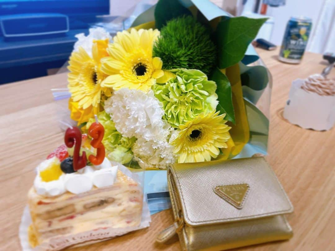 市川華菜のインスタグラム：「🎂 素敵な歳になりますように🌹」