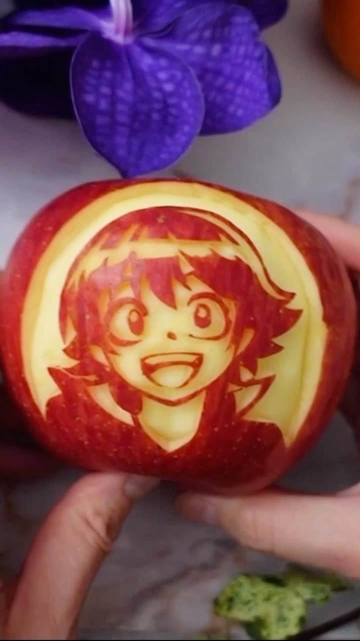 片山美耶のインスタグラム：「. リクエスト動画🙏 【魔入りました！入間くん】 彫りました🍎 が....ミスりました...😅 わかる人いるかなぁ。  By request, I carved Iruma-kun into an apple. However, I made a mistake. Can you see where I made a mistake? . 推しの方、ごめんなさい🙏 . #魔入りました入間くん  #入間くん #推し活 #anime #manga #りんごカット #カービング #フルーツカービング #ASMR #ASMRりんご #fruitcut  #applecarving #irumakun  #mairimashitairumakun  #asmrapple #asmrfruit」