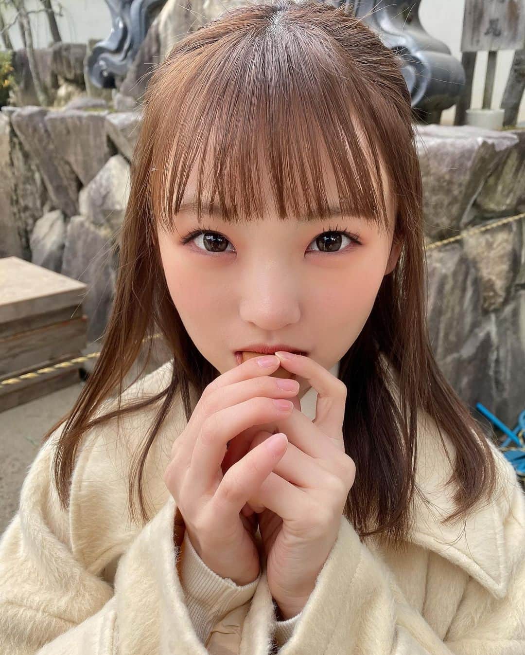 のインスタグラム：「屋台でなに買う派ーーー？ ⠀ ⠀  ベビーカステラはマストです🐁  （ photo by あーのん ）  #大阪天満宮 #初詣 #屋台 #2023年 #卯年」