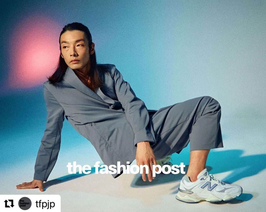 森山未來さんのインスタグラム写真 - (森山未來Instagram)「#Repost @tfpjp with @use.repost ・・・ New Balance with Mirai Moriyama 『伝統と革新の共存。森山未來が体現するニューバランス90/60 vol.1』  1906年、ボストンで矯正靴の製造メーカーとして誕生した New Balance (ニューバランス)。履いた人に“新しい (new) バランス (balance) ”をもたらすという意味合いが込められたブランド名通り、よりよいフィット性を追求する機能性を優先としたシューズづくりを今日まで100年以上もの間、続けてきている。  New Balance の人気シリーズの１つがアーカイブシューズからインスピレーションを得て、現代向けにシルエットを再構築した「SHIFTED (シフティド)」。昨年、本シリーズの新たなスタイルとして、ブランドを代表する「900番台」と2000年代初頭の「860」の両方からテクノロジーや形を取り入れた「90/60 (ナインティシックスティ)」が仲間入りした。そんな過去の名品を感じさせるデザインながらもモダンな要素が加わった「90/60」を手に取ったのが、表現者としてジャンルレスに活躍する森山未來。力強く美しい森山の動きと「90/60」の世界観が共鳴し合うファッションシューティングを、3週に渡ってお届けする。(第1回／全3回)  model: Mirai Moriyama photography: Yasushi Mori styling: Mayumi Sugiyama hair & makeup: Motoko Suga edit & text: Yuko Igarashi  #newbalance #newbalance9060 #miraimoriyama #ニューバランス #ニューバランス9060 #森山未來」1月14日 20時13分 - mirai_moriyama_official