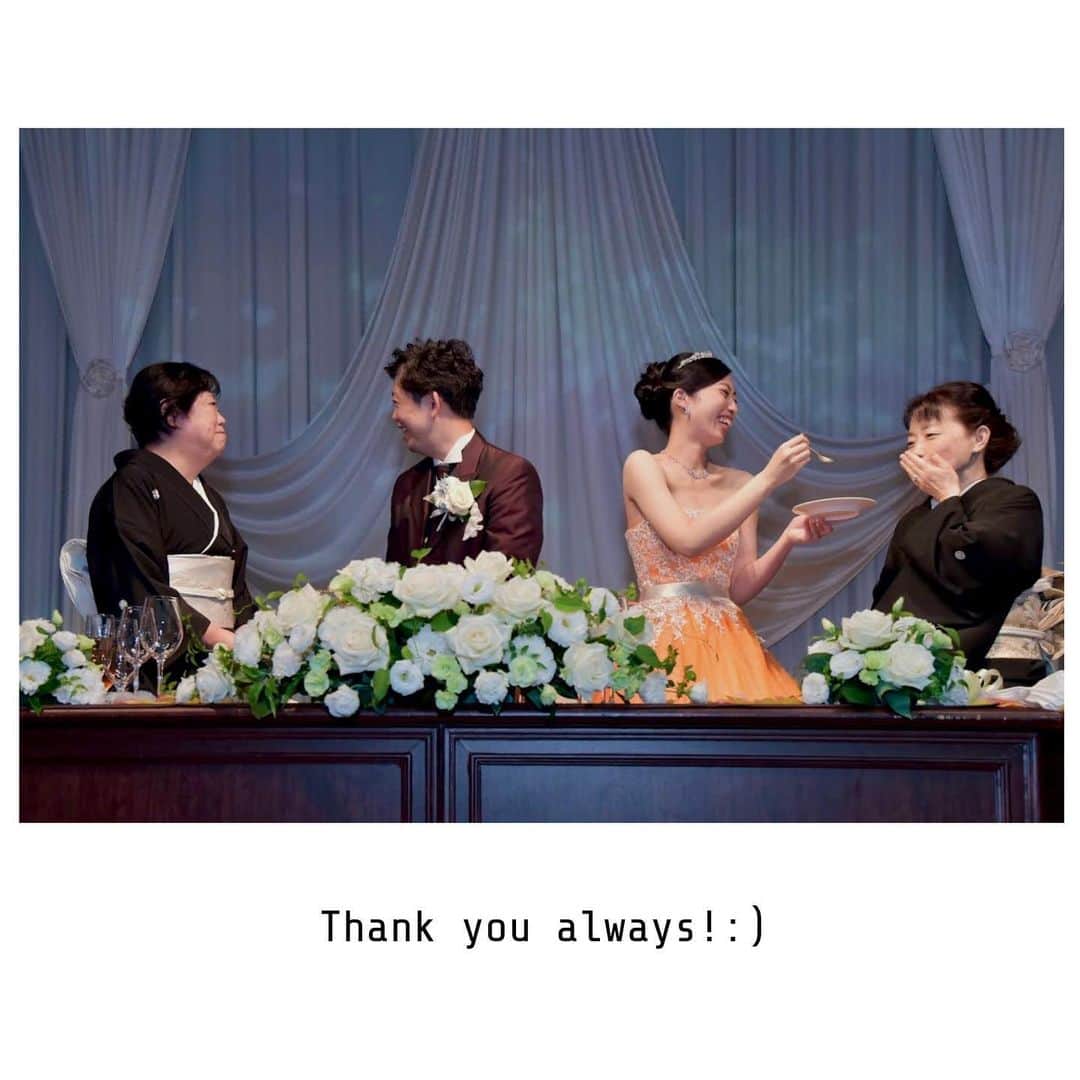 ロイヤルホールヨコハマ【公式サイト】のインスタグラム：「✿.report ◌𓈒🍰 𝕋𝕙𝕒𝕟𝕜𝕤 𝔹𝕚𝕥𝕖𓂃 𓈒𓏸◌‬🥄 両家お母様への#サンクスバイト ！  「今までありがとう、これからもよろしくね☺️」  そんな気持ちのこもった、笑顔が溢れる温かなワンシーン🥄 結婚式の一日の中で感謝の気持ちを伝える方法は様々🤵🏻‍♂️👰🏻‍♀️ おふたりにピッタリな形をご提案させていただきます☺️  💐見学フェア予約／お問合せ／資料請求 他   プロフィールより公式HPをご覧下さい⛪️🍀  #royalhallyokohama  #royal花嫁」