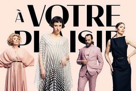 のインスタグラム：「A votre plaisir - premiere på Farlige forbindelser i aften @kglteater  Hvilken delikat fornøjelse igen at dykke ned i dette formidable stykke dramatik. Og så med dette hold ❤️ #farligeforbindelser #lesliaisonsdangereuses #tourvelvol2 Foto: @emiliatheresephotography」