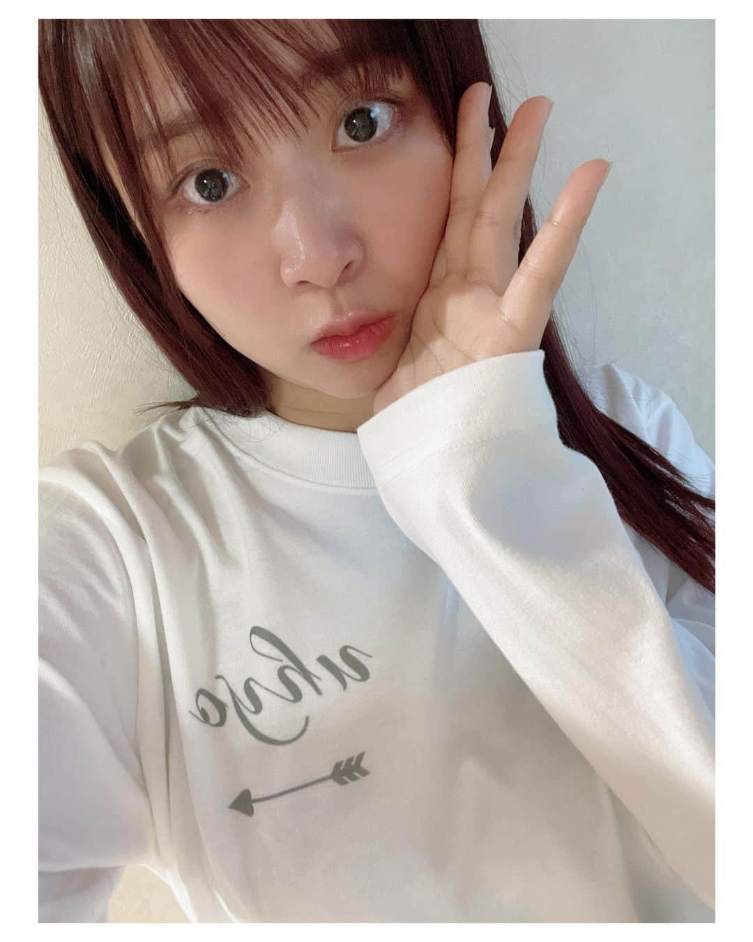 武田るいさんのインスタグラム写真 - (武田るいInstagram)「【期間限定コラボ服販売します💁‍♀️❤️】  この度EAST WOODSさんと念願のアパレル服コラボ✨ ロンT３色🤍期間限定受注販売します🥰 デザインは自分でしました！ 心臓部分に代名詞のうひょーの矢が撃ち抜き🤣💘 28日までの期間限定です🥹✨✨ ご購入商品写真DMくださったかたに特典あり♡ 全色買いは更に特典あり♡♡ ハイライトにリンク載せてます🙆‍♀️ お声がけいただいてとっても嬉しかった😭💓 お友達や皆様是非お揃いにしましょう〜😘 よろしくお願いいたします🥺🥺🥺❤️❤️❤️ #eastwoodwear #ootd #fasion」1月14日 20時33分 - rui_1002