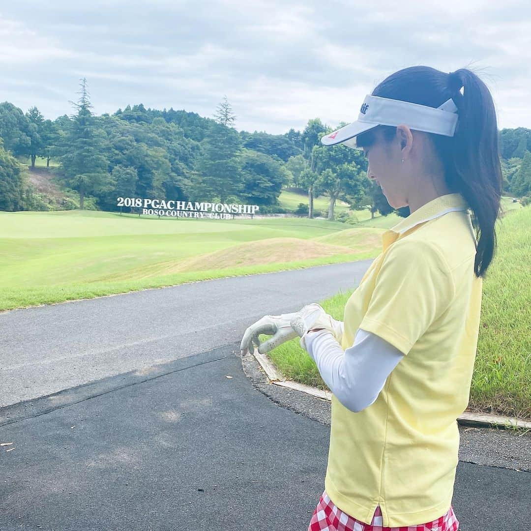 meiさんのインスタグラム写真 - (meiInstagram)「. ゴルフ女子⛳️✨  去年の春くらいに行った以来何もしてない🥹 近々打ちっぱなしにでも行こうかなっ笑 いや、せっかくならコース行きたい！ 早くあたたかくなりますように☀️  ※まだまだあげてない写真はたくさんある   #ゴルフ女子 #ゴルフ #ゴルフウェア #元アイドル #千葉房総カントリークラブ  #ポニーテール女子 #ゴルフコーデ  #ゴルフ好きな人と繋がりたい」1月14日 20時59分 - meeeeei01