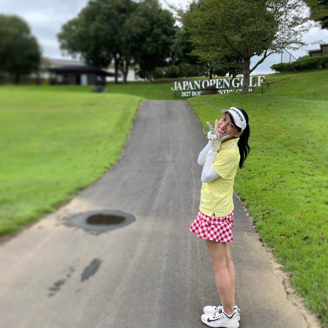 meiのインスタグラム：「. ゴルフ女子⛳️✨  去年の春くらいに行った以来何もしてない🥹 近々打ちっぱなしにでも行こうかなっ笑 いや、せっかくならコース行きたい！ 早くあたたかくなりますように☀️  ※まだまだあげてない写真はたくさんある   #ゴルフ女子 #ゴルフ #ゴルフウェア #元アイドル #千葉房総カントリークラブ  #ポニーテール女子 #ゴルフコーデ  #ゴルフ好きな人と繋がりたい」