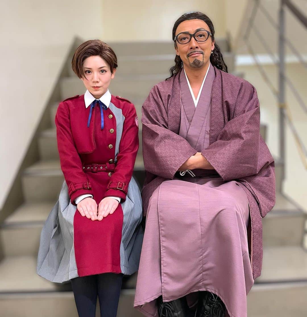 のインスタグラム：「舞台｢リコリス・リコイル｣ 7日目 マチソワ公演 御来場ありがとうございました！  昼公演も夜公演も 満席の中、 温かいお客様のエネルギー 拍手 空間 その中でリコリコの世界に生きられる事が本当に幸せです✨  載せたい写真も沢山😁👍  フキ役の真里奈ちゃんと✨ フキの立ち振る舞い、不器用な所 袖からいつもニコニコと見守ってます😊  千束役の美里ちゃん✨ 吉松シンジ役の健斗くん✨ この世界線  蛇ノ目エリカ役の晏菜ちゃん✨ ロボ太役のりんたろー✨ 2人とも素敵な女優さんと俳優さん 絡めるのが楽しいんですよね🤩  いよいよ、明日は千穐楽！ 最後までこの大切な座組の仲間達と温かいお客様と幸せな時間を✨  #舞台リコリコ #リコリコ #リコリコ幸せの輪」