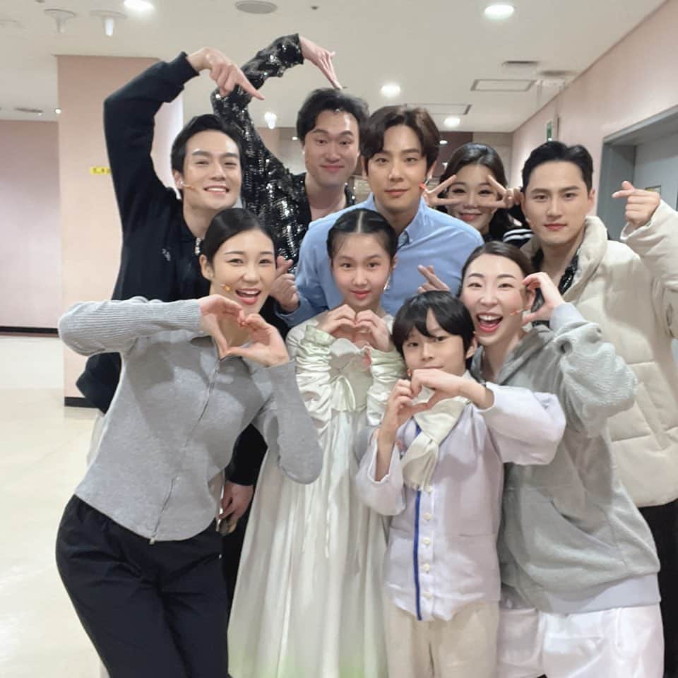 ソン・ウォングンのインスタグラム：「다같이 찍은건 아니지만.. 서편제 그리고 동호 안녕~~..^^ #서편제#동호#안녕!!」
