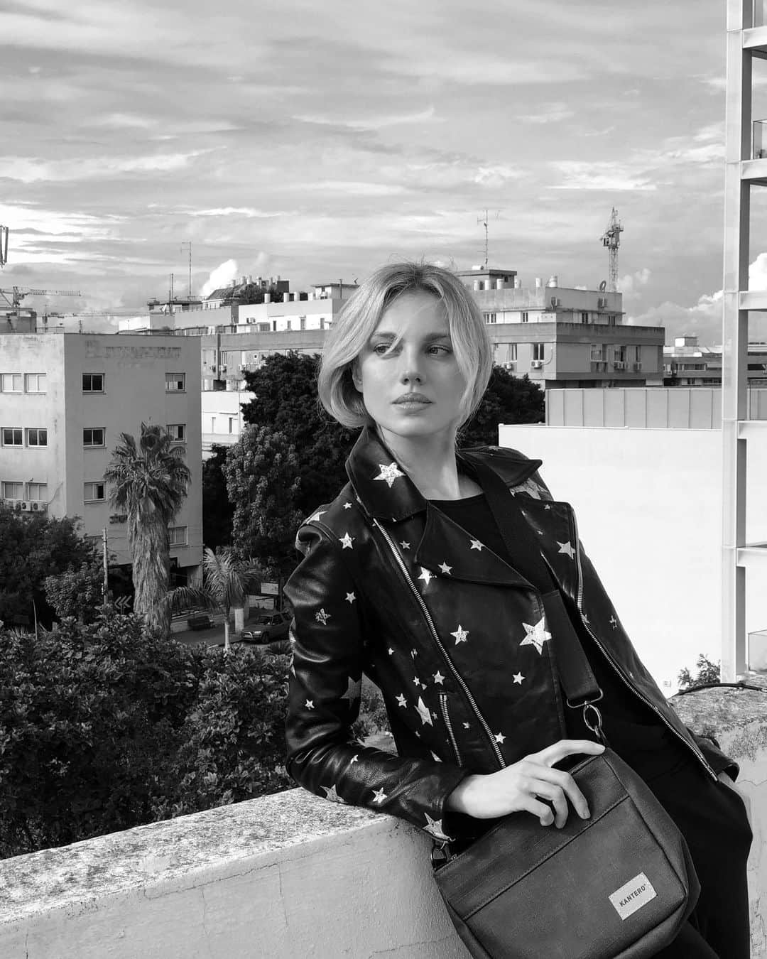 バール・パリーさんのインスタグラム写真 - (バール・パリーInstagram)「Considering taking up parkour 🤔🏙️ (TLV rooftops 🙌)」1月14日 22時46分 - barpaly