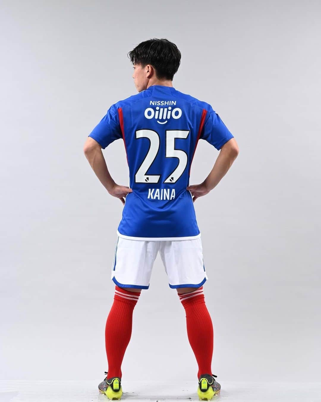 吉尾海夏のインスタグラム：「🔵⚪️🔴 偉大な先輩方が背負ってきた25番。 25番が似合う選手になれるように。 強い覚悟を持って闘います！ @yokohamaf.marinos」