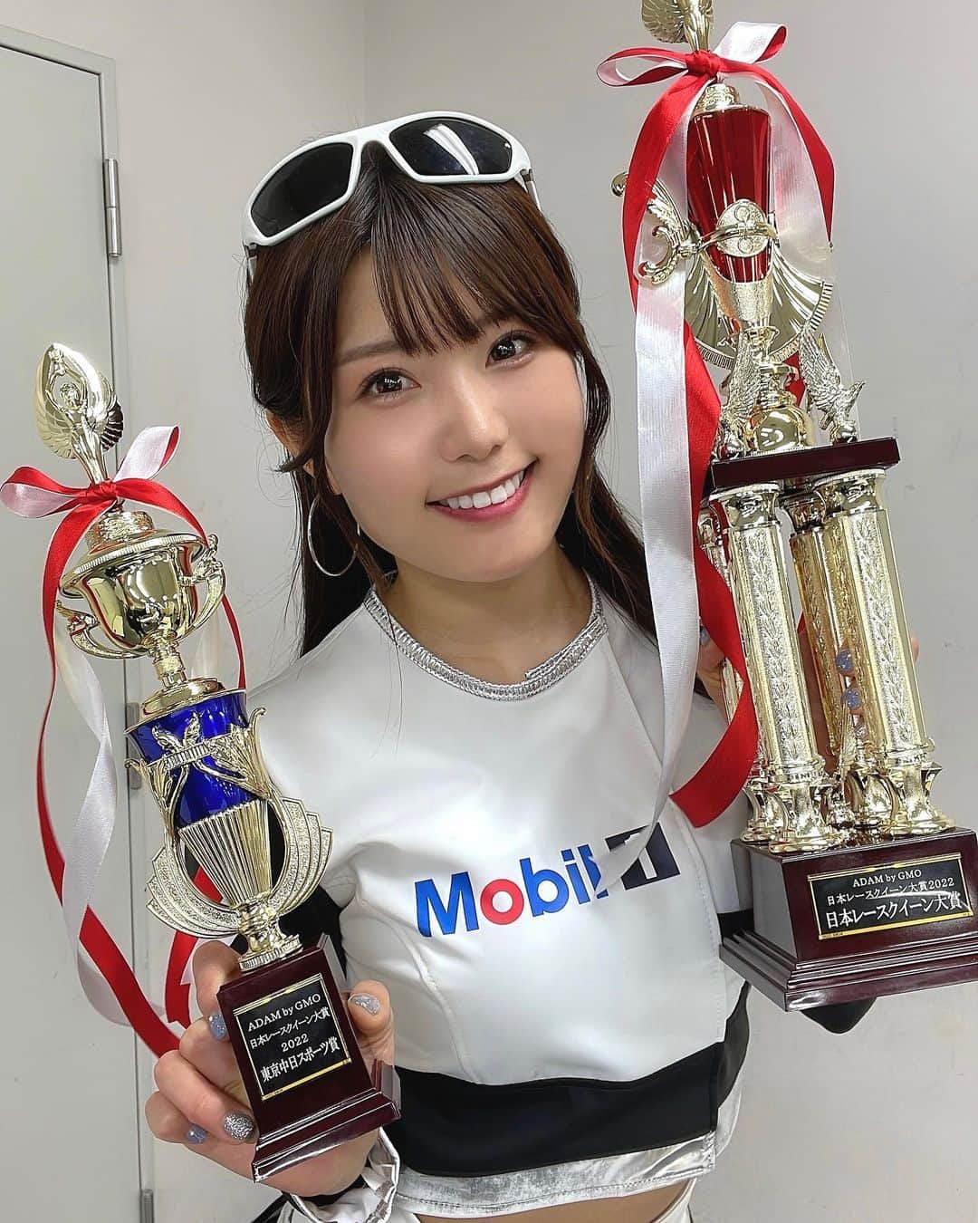 宮瀬七海さんのインスタグラム写真 - (宮瀬七海Instagram)「日本レースクイーン大賞なれましたっ🏆✨✨ . . 夢だった日本レースクイーン大賞を 受賞することができました🥰🏆✨！！！ また東京中日スポーツ賞も頂き ダブル受賞本当に嬉しいですっ😭💗💗  応援して下さった皆さんには感謝の気持ちでいっぱいです… 私を応援してくれて ここまで押し上げてくれて、 本当にありがとうございます🥰💙  この感謝の気持ちを胸に、 今後のレースクイーン活動も頑張って行きます！  そして東京中日スポーツ賞受賞で モータースポーツ親善大使にもなりました！ 精一杯頑張ります🥰✊  日本レースクイーン大賞2022受賞🏆 本当に幸せです！！ ありがとうございましたっ☺️🌸  . #日本レースクイーン大賞2022  #東京中日スポーツ賞 #ダブル受賞 #Mobil1 #Swish  #ありがとうございます #レースクイーン大賞 #㊗️ #応援ありがとうございました #感謝 #モータースポーツ親善大使 #レースクイーン #宮瀬七海 #東京オートサロン #TAS #hwe」1月14日 23時12分 - nanami_miyase