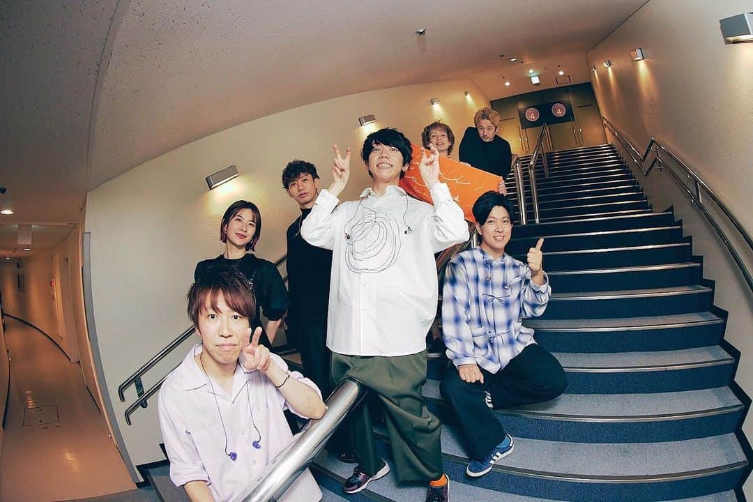 小川貴之のインスタグラム：「新年一発目 Ten to Tenツアー大阪編初日 大阪城ホールにて  凄まじい2023年初ライブでした 今日を共に作ってくださり大感謝です  今日から色々とまた歩みを前に進めることができたり 状況はツアーをやりながら常に変わっています 精一杯我々が受け止めるから 思いっきり楽しんでくださいね！  明日は大阪二日目 もうすぐで終わってしまうー！  撮影: @sotarogoto」