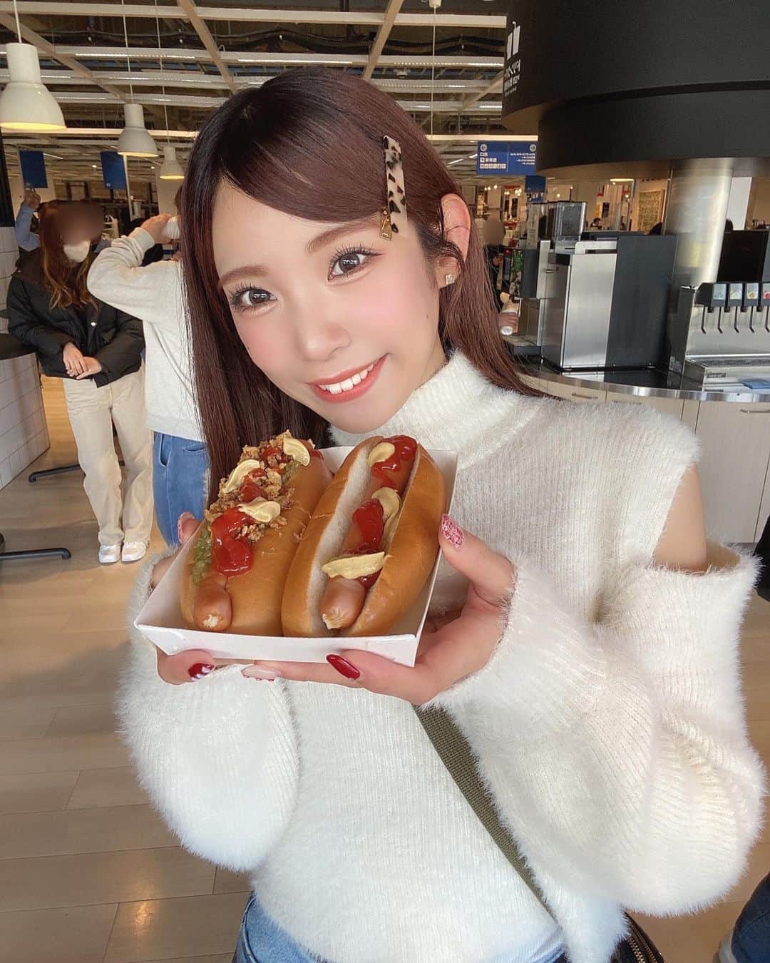 のインスタグラム：「. . 今更ながらIKEAデビューしました💙💛 このあとホットドックのトッピング 豪快にこぼして悲しかったけど 総じて楽しかったです☺︎ . #ikea #ikea長久手 #좋아요반사 #좋아요 #좋아요그램 #좋은글귀 #팔로우 #팔라스 #팔로우백 #팔로우해요 #팔로우미 #お洒落さんと繋がりたい #いいね返し #fff #f4f #flf #followforfollowback #follow #follow4followback #followｍe #likes #fashion #ootdfash」