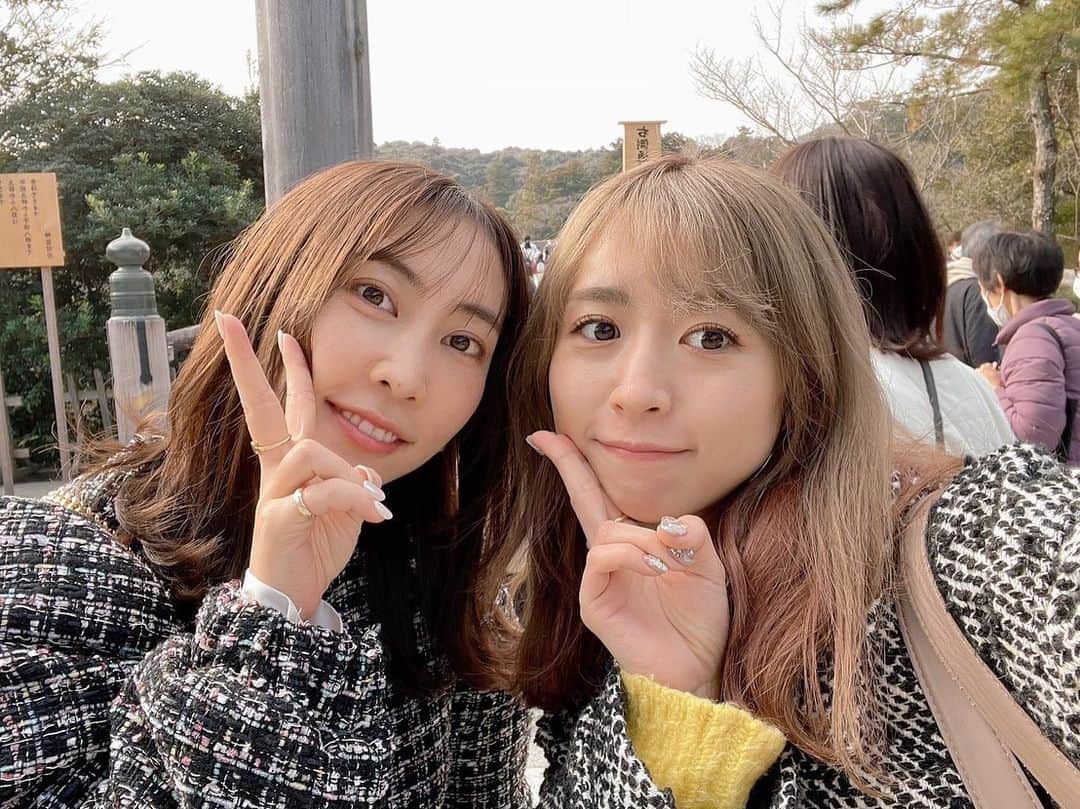 近野莉菜のインスタグラム：「今年で5年目！毎年恒例の伊勢旅😌⛩️✨  5回目ともなると、だいたい行くところ決まってるから、スケジュールに無駄がない🤣  お天気にも恵まれて、今年も最高でした！  来年は伊勢志摩の方にも行ってみたいな🥰  #2人とも眠気を堪えながらの脱出おひとり島 #1話見終わって紗子に話しかけようとしたらもう寝てた @saco_makita   #伊勢神宮」