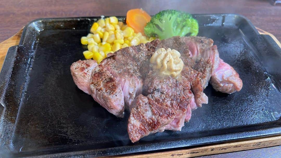 葵さんのインスタグラム写真 - (葵Instagram)「でこぽんTOUR'23『冬彩四重奏』 本日ファイナル！四日市公演を終えて 無事に完走しました。 彩冷えるのツアーから本番前はお肉を食べるようにしてたんですが でこぽん名古屋、大阪、四日市でも実現できました！特に前から楽しみにしてた 松阪牛ランチをしてきたんですが… もう肉が華麗に溶けていきました😭 裏テーマの肉ツアーも無事に完結！！」1月29日 21時47分 - aoi_official0401