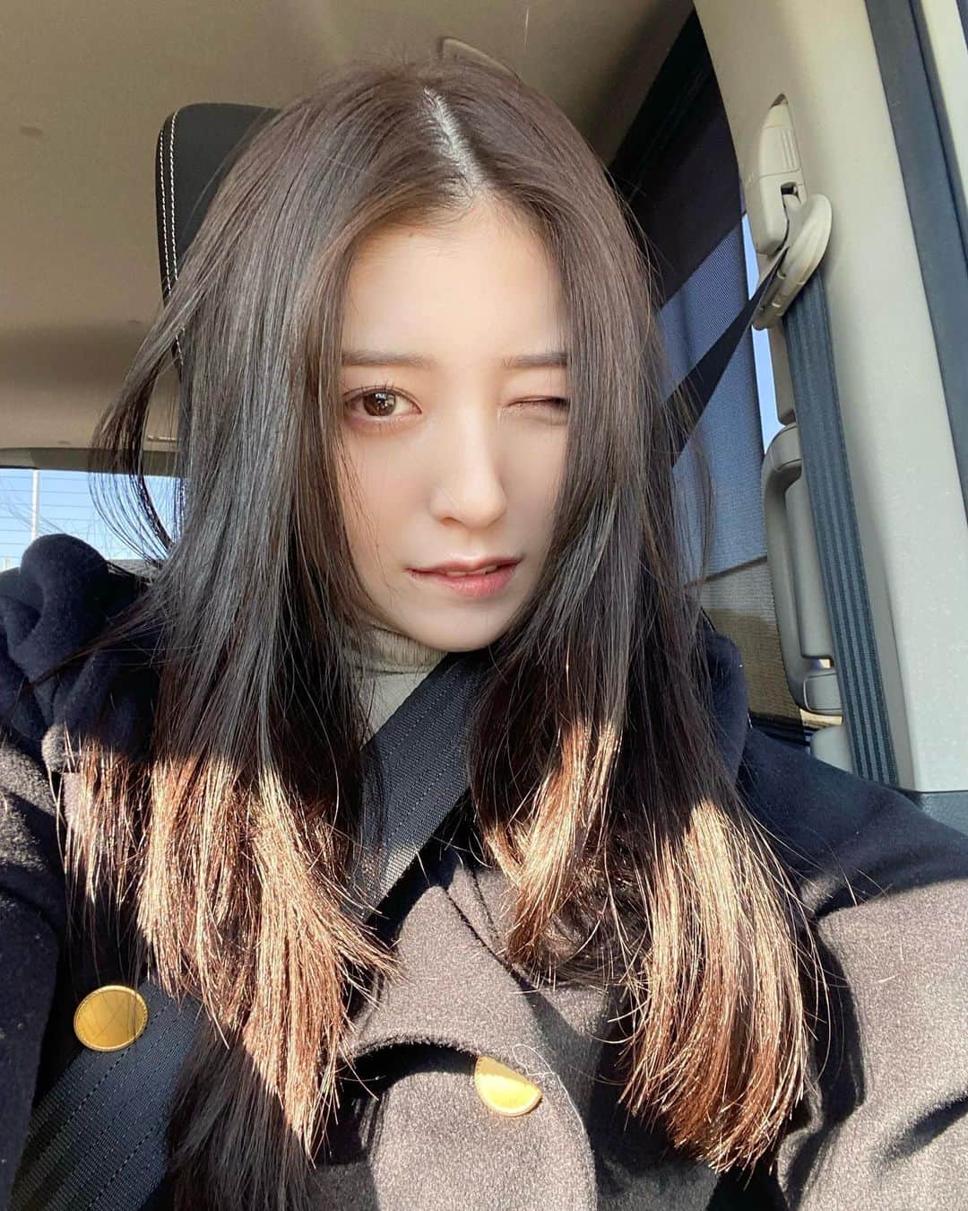 吉井美優のインスタグラム：「. 最近よく苺食べてる  今はみかん 🥱🍊」