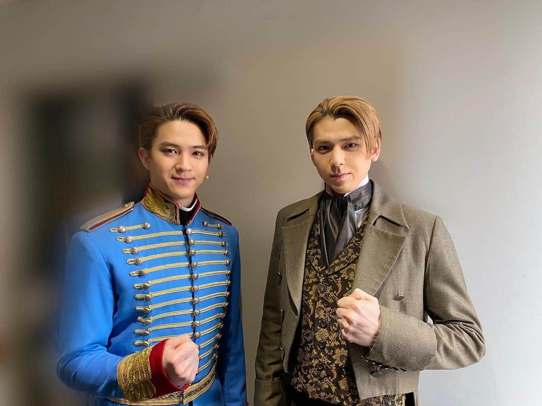 加藤将さんのインスタグラム写真 - (加藤将Instagram)「ミュージカル エリザベート 残り2日となりましま。  ルドルフ役の甲斐翔真と！  翔真のルドルフは略して、 ショマルフです！  ショマルフは力強くて真っ直ぐ！ 今日の独立運動も楽しかったな！  個人的には無邪気な笑顔も好きです  彼はクールだけど笑うとばり可愛。 お家にぬいぐるみ何個かありそう。 裁縫とか意外としてそう。  翔真とご飯を行くとしたら ステーキハウスの一択です！笑  #甲斐翔真  #加藤将   #エリザベート #ミュージカル  #ルドルフ  #ジュラ   #ステーキ」1月29日 21時21分 - sho_kato0921