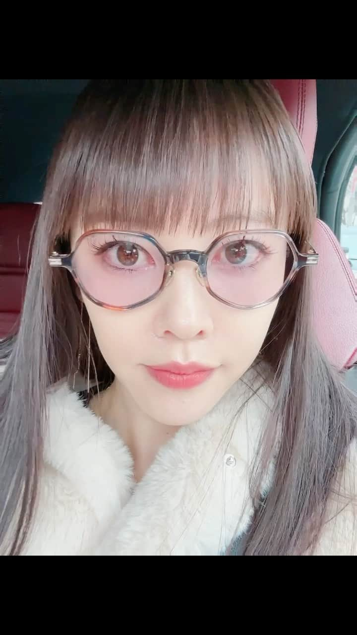 松下萌子のインスタグラム：「New👓めがね うっすらぴんくのレンズ 軽〜いフレーム フィットするサイズ感 全部お気に入り❣️ マスクしててもこれがあればオシャレ感あっぷ✨💃 皆様原宿駅前へGO🫶 （🌾こんなところにこんなメガネ屋さんあったんや！！てなるところ）  神宮前1-17-1ルポンテビル2F Shibuya, Tokyo Re:see （リシー）」