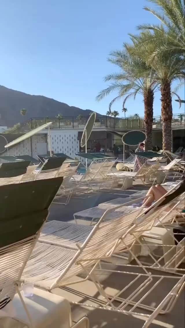 坂田陽子のインスタグラム：「コロナ前のロス旅行のストーリーズ、リールが自動的にこのタイミングでまとめてくれたので🤣懐かしく想い出す。 ・ 砂漠のリゾート・パームスプリングス、 大谷選手を観に行ったアナハイム・エンゼルススタジアム、サンタモニカに〜、 そしてステープルズセンター！ この時レイカーズのユニフォーム着て 八村選手がプレーしている姿を想像してなかったけど、 移籍早々素晴らしい活躍で目が離せない！ 息子君のバスケ熱もまた再燃しちゃってます笑 今度は八村選手を観に行きたいな。」