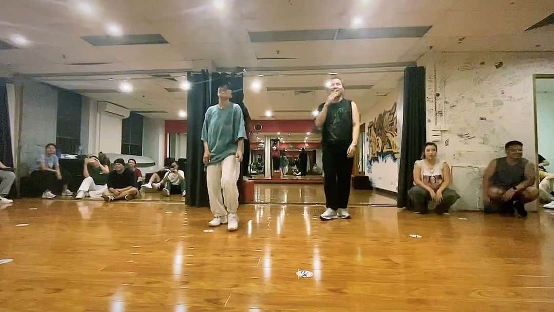 小野美公のインスタグラム：「WS with @andiihuynh_ at @crossoverdance ❤️‍🔥❤️‍🔥❤️‍🔥  Thank you everyone who came to our class🥹❤️‍🔥 And thank you for sharing you guys energy and high vibes ❤️‍🔥😍😍😍😍😍😍 it was such a great night 🥹❤️‍🔥  To @andiihuynh_  I love you🥹❤️‍🔥thank you for dancing with me x I can’t wait to dance with you more also MiNaide x let’s perform more together xxx  To @crossoverdance  Thank you as always 🥹💖thank you for having me from 3 years ago🥺🫶🏽I really appreciate it.  ____________________________ We will teach this choreo at Movement Nation Hurstvill on 3rd of February 😉💖If you are interested in learning it book now 💋 xx ______________________________________ 🧠 @andiihuynh_ & Me 😊🍭 🎵 @missymisdemeanorelliott    One minute man  #ミッシーエリオット #missyelliott #oneminuteman  #シドニーに住む女 #4年目  #2023 #オーストラリア#シドニー #オーストラリア留学#海外留学#海外生活#ワーキングホリデー#ダンサー#シドニーダンス#シドニーに住む女　#やるぞの年#変化#進化 #日本人モデル #Australia#Sydney#australiadance#sydneydance #japanese #japanesefood #dancesydney #japanesedancer #asianmodel #jrmaneger #jrmanagement」