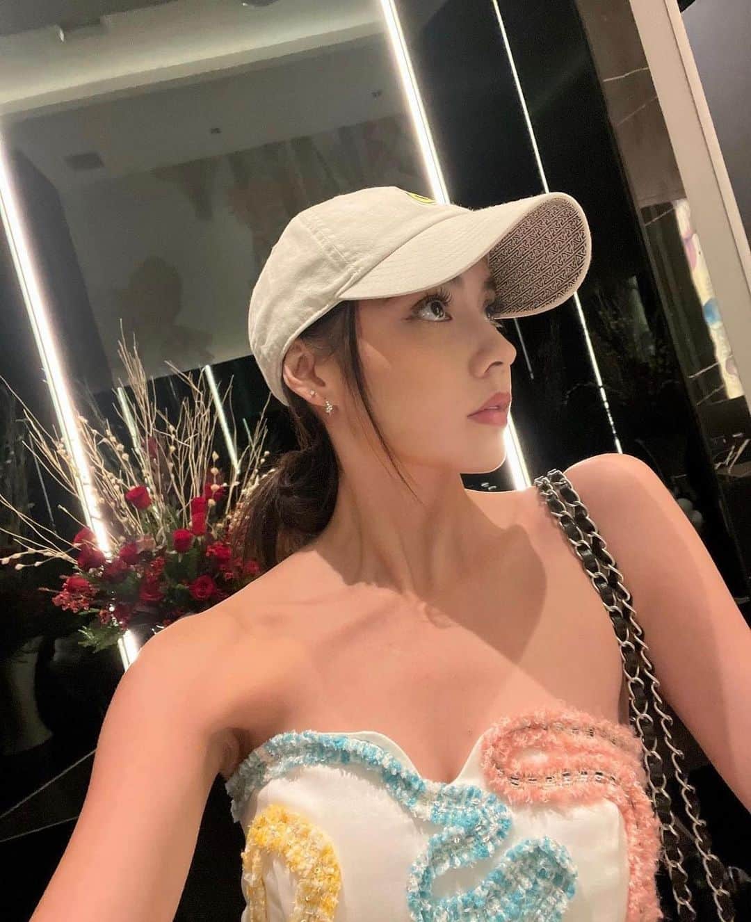 南鈴のインスタグラム：「Hello💙 #南鈴 #タイ女優 #thaiactress #タイモデル #thaimodel #タイ美人 #thaibeauty #ミスティーンタイランド #missteenthailand #missteenthailand2011」