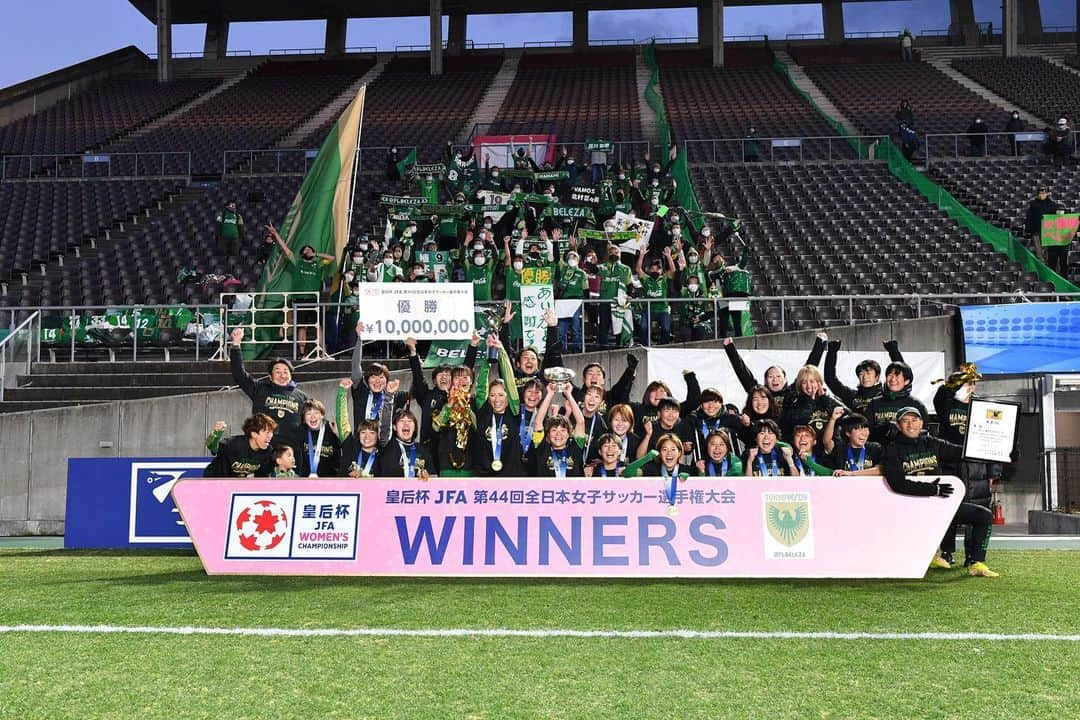 小林里歌子さんのインスタグラム写真 - (小林里歌子Instagram)「. CHAMPIONS!🏆💚  #皇后杯 #日テレ東京ヴェルディベレーザ」1月29日 16時00分 - rikako__kobayashi