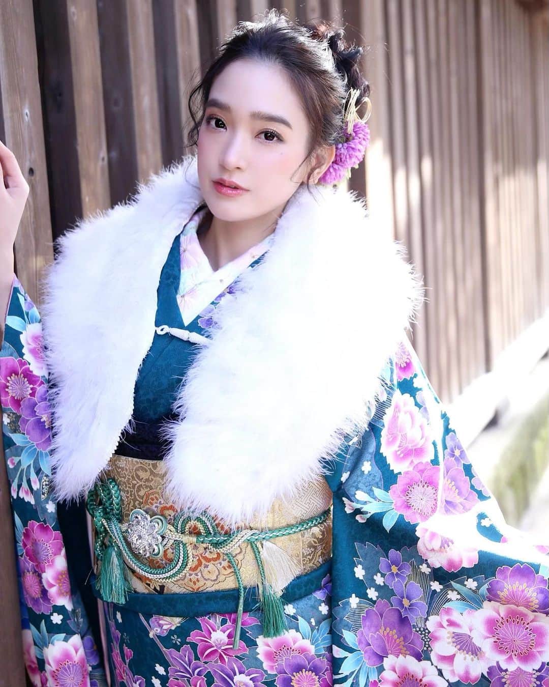 太田麻美のインスタグラム：「👘💚  #shooting #portrait #portraitphotography #kimono #japanese #kimonostyle #racequeen #rq #model #着物 #和装 #晴れ着 #着物ヘア #ポートレート」