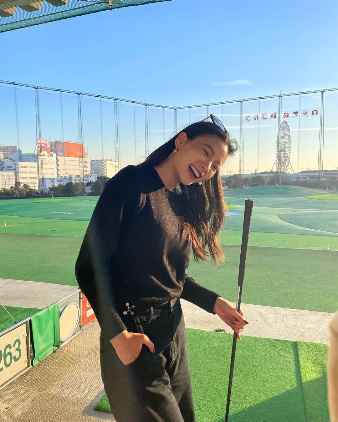 織田梨沙さんのインスタグラム写真 - (織田梨沙Instagram)「ゴルフ打ちっぱなし人生3回目。  1番最後の動画見て大笑いして欲しい。これが素人の実力。笑笑  もっと上手くなりたい‼︎」1月29日 21時54分 - oda_lisa
