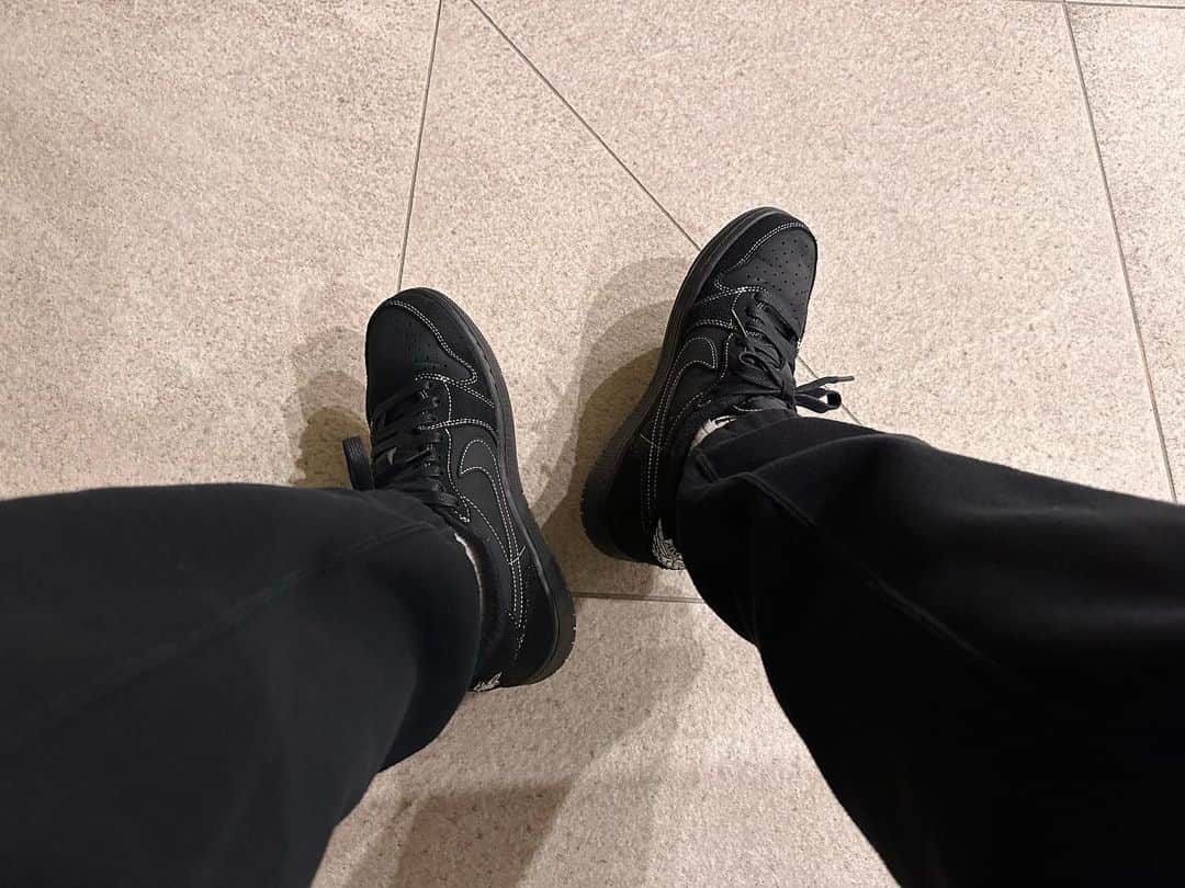 のインスタグラム：「. . New kicks. . . #nike #travisscott  #ダサい靴と弱音吐かない #kandytown」