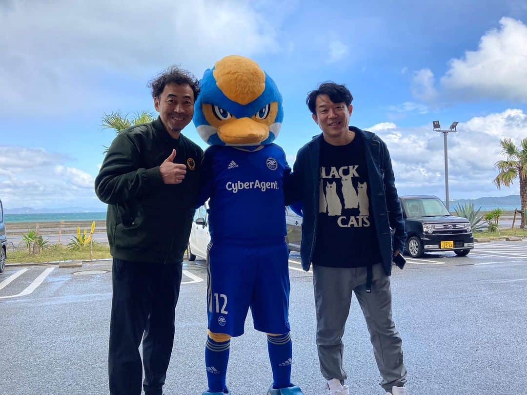 ワッキーのインスタグラム：「沖縄うるま市でゼルビーに遭遇✨ #FC町田ゼルビア #ゼルビー」