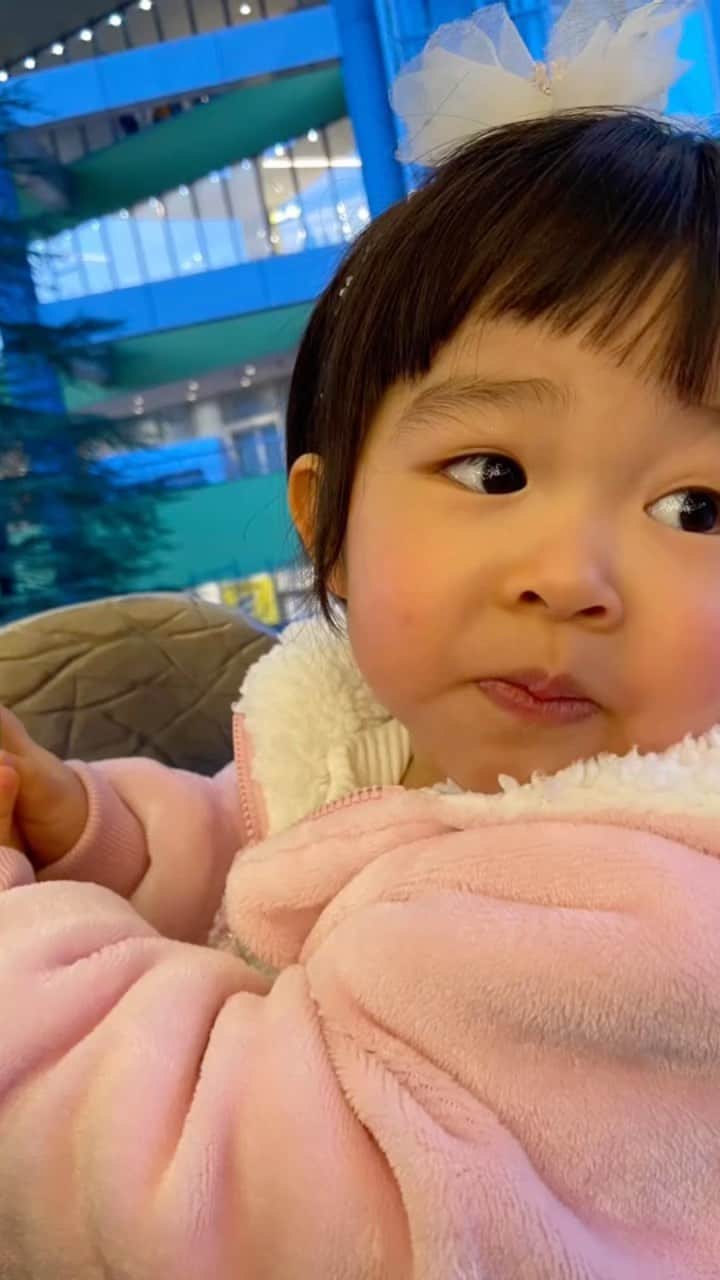 hiyoriのインスタグラム：「バレエの舞台を観に行った後なので  ちょっとおめかし➕リアルなゾウさん🐘  ギャップがすごいな🤣💧w  #東京ドームシティ  @tokyodomecityattractions   井上バレエ団の くるみ割り人形のプレビュー公演を ママバレエのお友だちと観てきました🩰✨  半分は見れないことを覚悟してたけど まさか全部見れて😭💕  大好きなゆきこ先生(@yukk15 ) が出てるからね🫶  ゆきこちゃーん！ゆきこちゃーん！ わ！いっぱいきたぁぁぁ！！！！ ❄️❄️❄️🤗❄️❄️❄️  だんだん雪の精が増えていくシーンで ゆきこ先生分身したことになってました笑  お誘いありがとうございました💖 ラブらぶラブ🫶✨✨✨  本公演も見たかったけど ゲネプロと思えないほど 素敵な踊りを見せていただけて 本当に贅沢な時間でした😭✨  潤った〜〜〜！！！！ 🥹🥹🥹🥹」