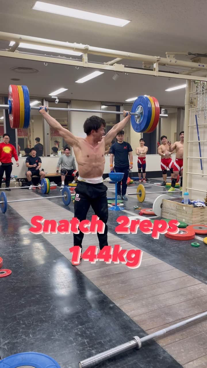 近内三孝のインスタグラム：「Snatch 2reps 144kg bw 71.8kg  不破ちゃんとのバトル楽しかった！ ジャークは100キロ差で負けた笑 @fwl__n   #weightlifting #snatch #ウエイトリフティング」