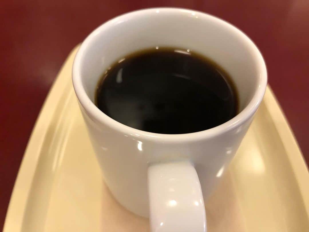 走裕介のインスタグラム：「わたしは〜 春夏秋冬 ホットな気分です😅 #走裕介  #コーヒー  #ホット」