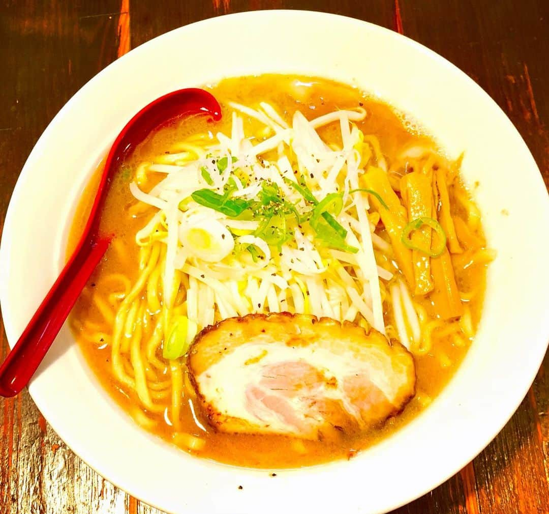 河内孝博のインスタグラム：「【麺麺活動】“麺大盛り無料”→ “麺大盛り0円”→ “麺大盛り0キロカロリー”…  …(脳内幻聴)→「大盛りで。」」