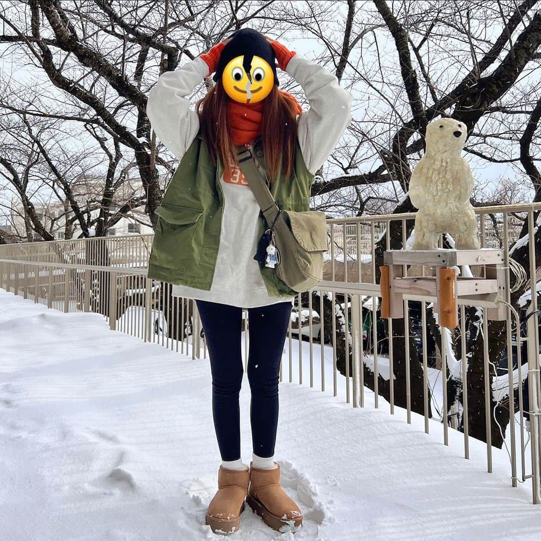 AYAKAのインスタグラム：「さﾑ 。ｶんﾊﾟ早ｸ さﾚ 🤌🏻 終始謎の手 🫥✋🏻」