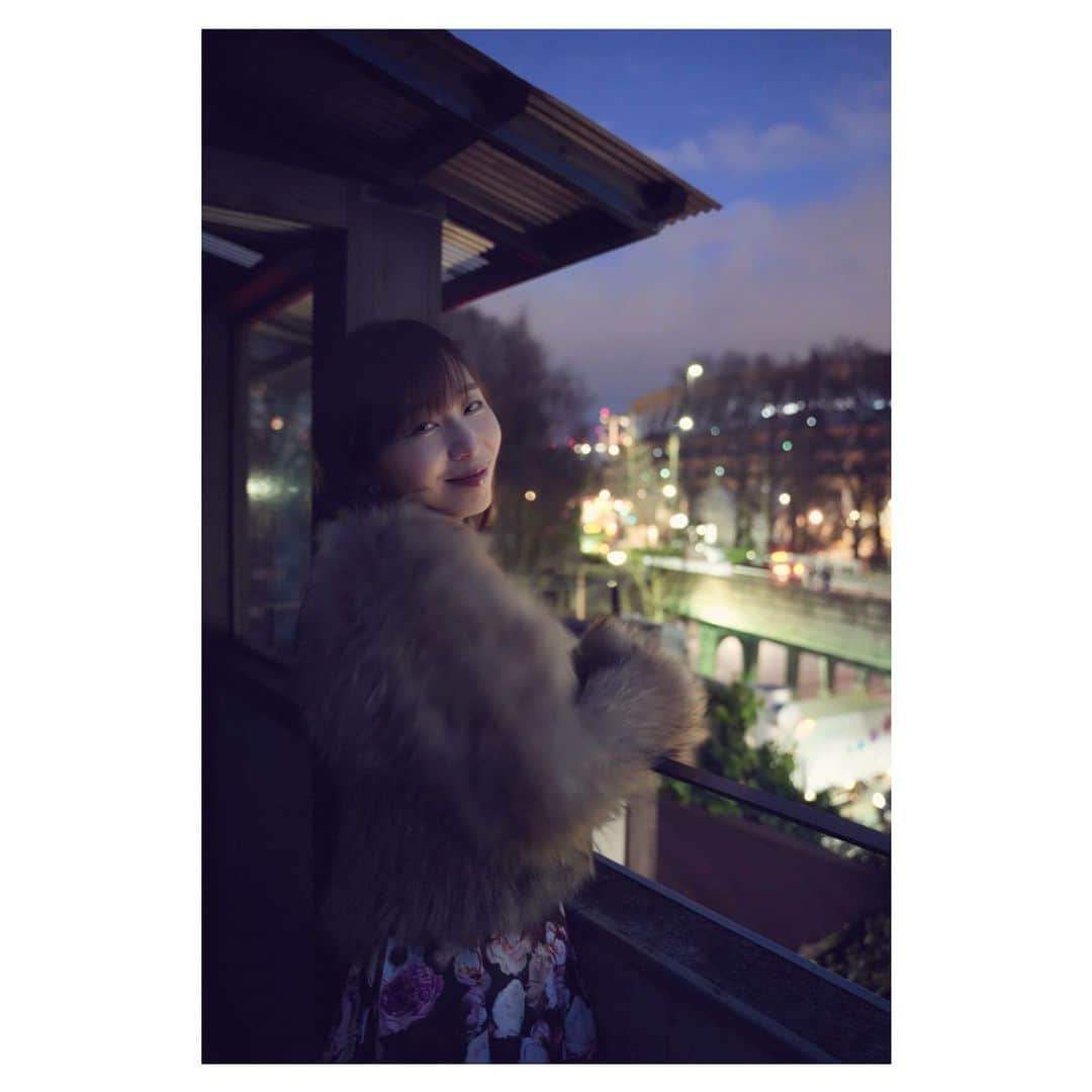 塩地美澄のインスタグラム：「【新番組へのメッセージ募集中】 TOKYO FMとJFN38局が運営する音声サービス『AuDee（オーディ）』で2/3から新番組が始まります！ その名も「塩地美澄のふくろとじらじお」。 ラジオなのに㊙︎映像も お楽しみいただけるとか🫣  主にグラビア業界に携わっていらっしゃる方をゲストにお招きできたらと思いますので お越しいただきたいグラビアタレントさんなどなど...番組へのリクエストがございましたら番組のメッセージフォームからお寄せくださいね！ ハイライトに番組HPを貼っておきます。  AuDeeのアプリをインストールして番組開始をお待ちください！ #📸昨日の撮影イベント時 #塩地美澄」