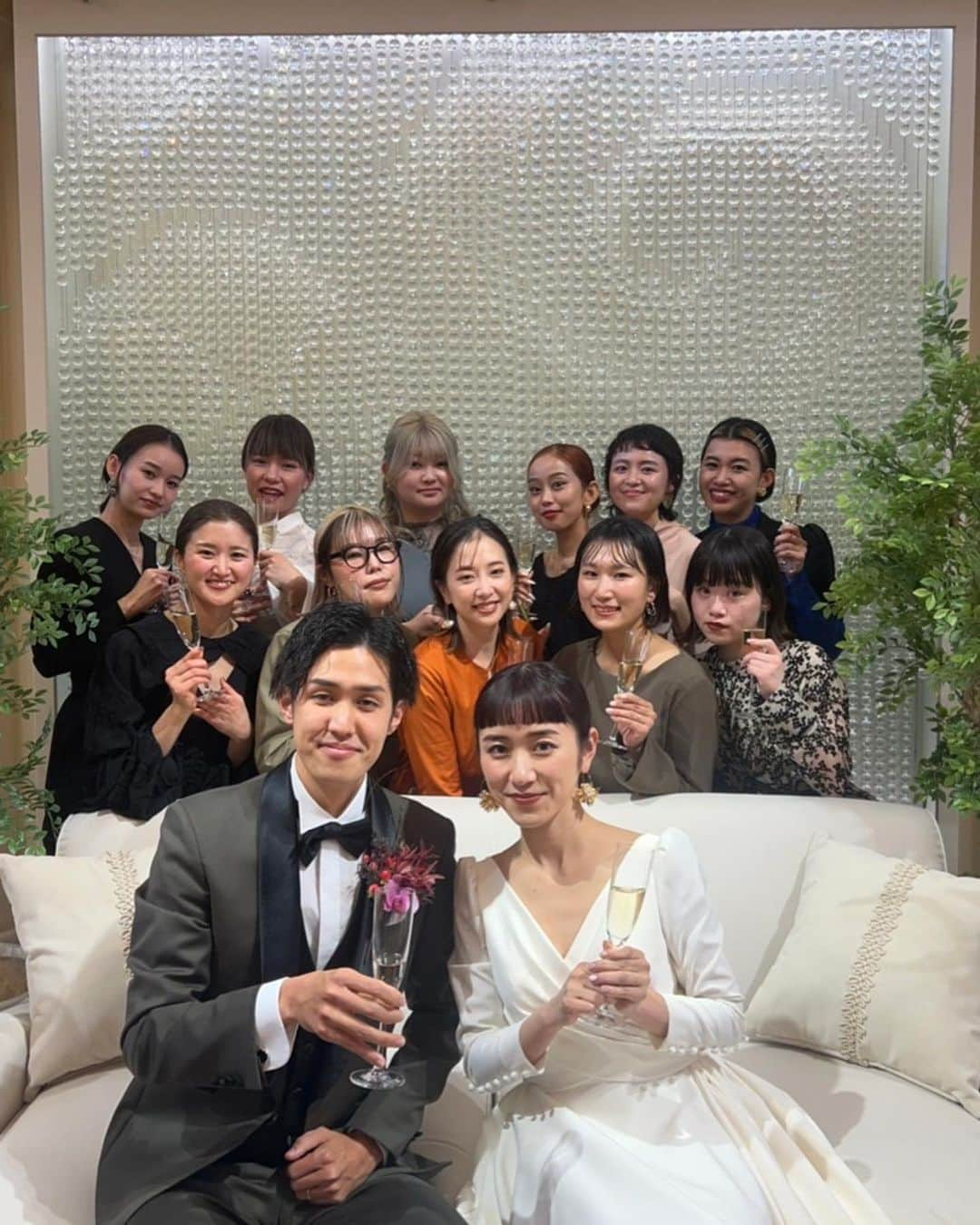 山下奈々美さんのインスタグラム写真 - (山下奈々美Instagram)「大好きなまこの結婚式♡ 温かい人達に囲まれて育ったからこんなに素敵な子になったんだと、しみじみ🥺✨ 旦那さんも優しいオーラ滲みでてて幸せいっぱいの時間でした☺️ まこおめでとう♡  式のために前ノリして✈️打ち合わせという名の前夜祭も開いて楽しかった〜😂💕  #wedding #bride #結婚式」1月29日 20時08分 - nanami_yamanana