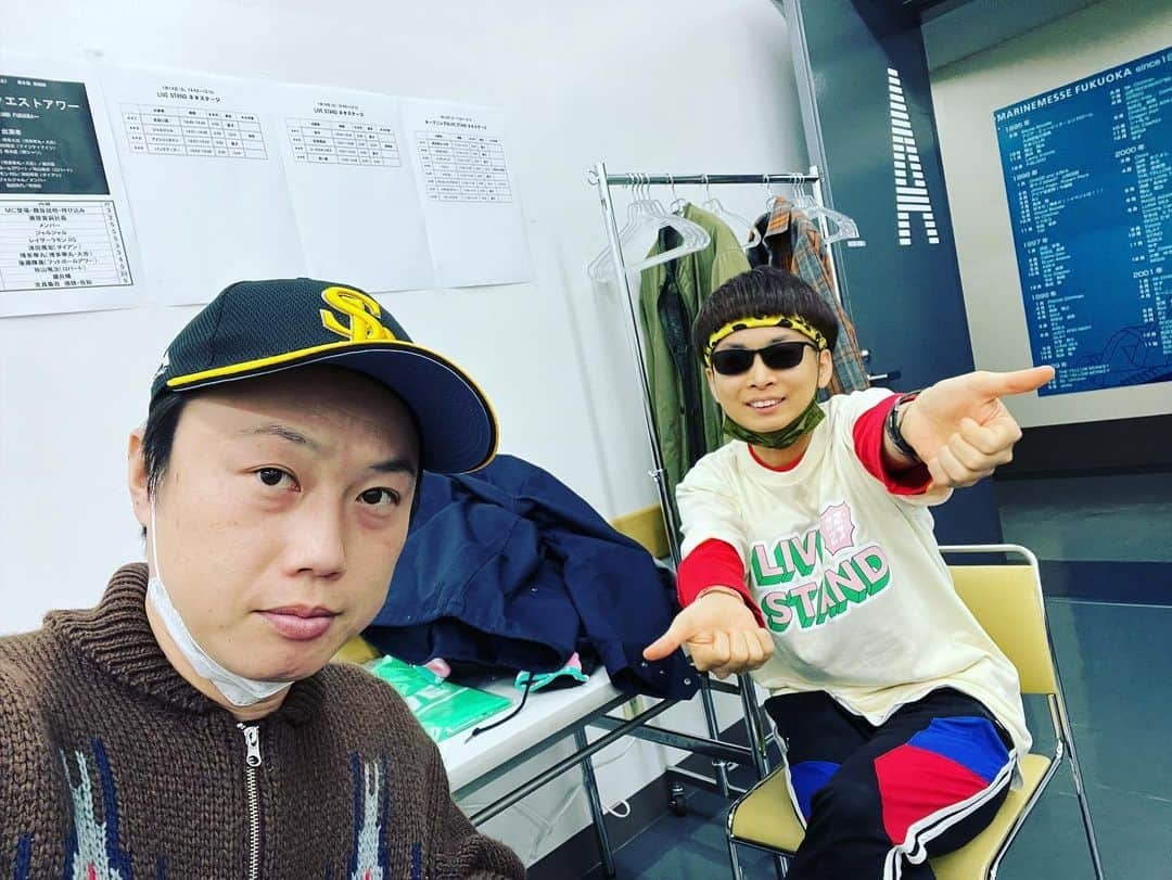 リリーさんのインスタグラム写真 - (リリーInstagram)「福岡の思い出。  イナダマ、BKB、やっしゃんと記念写真。  とりあえず飯は全部美味かった。地酒も買った。  ちなみにですがイナダマとBKBは先輩です！」1月15日 11時28分 - mtrzlily