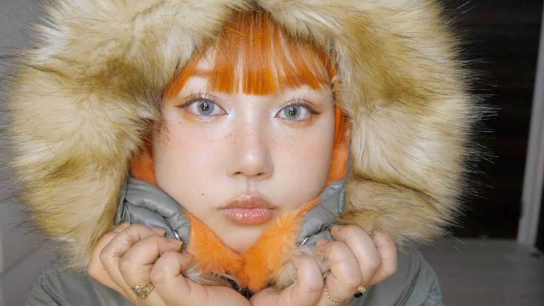amiのインスタグラム：「. . . 今日の動画はこちら💁‍♀️ 髪ブリーチしたら明るくなりすぎた🥹 という動画ですwwwww . . .」