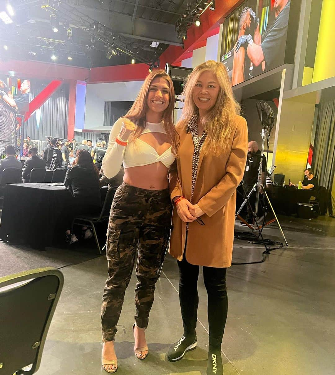 鈴木弘子さんのインスタグラム写真 - (鈴木弘子Instagram)「My first 2023 UFC photo: with gorgeous but super-dangerous UFC strawweight fighter @mackenziedern」1月15日 8時52分 - bettysuzuki79