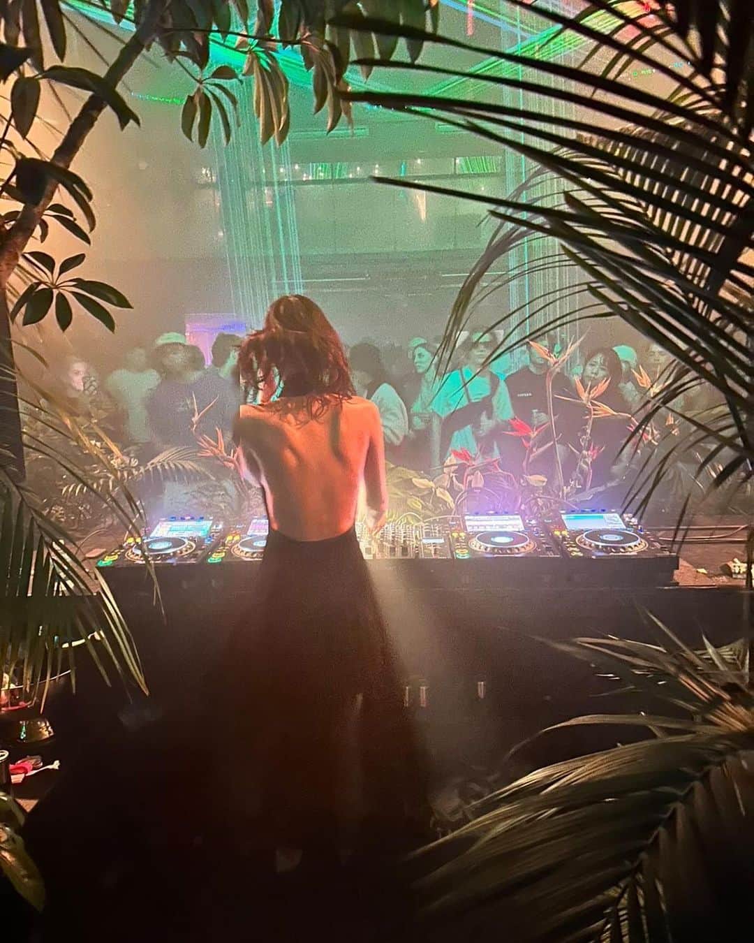 松岡モナのインスタグラム：「Thank you @womb_tokyo @_kkkkennnn_ @selva_experience 🙏🏻🔥💃🏻🌿🪐 Great Afro house event in Tokyo 🌏🗼 Spreading love for tribal music🥹❤️‍🔥 来てくれたみなさんありがとうございました🥹❤️‍🔥🙏🏻」