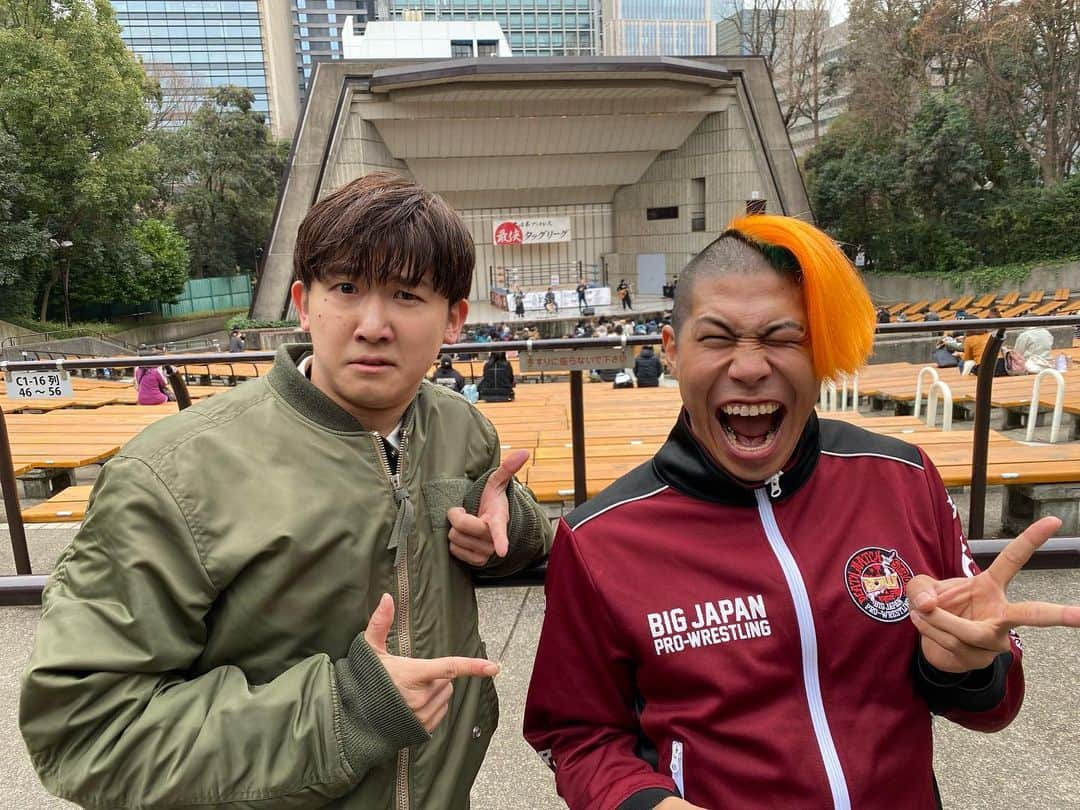 関札皓太さんのインスタグラム写真 - (関札皓太Instagram)「大日本プロレスファンの皆さんにもおだの歌声を届けられるなんてこんなステキな日がやって来るとは。  僕がまだまだ頑張り続けなきゃいけない理由がここにもあります。  メインは強引に連れ出してごめんね😂 #bjw #おだともあき #日比谷野外音楽堂」1月15日 21時00分 - sarufuda