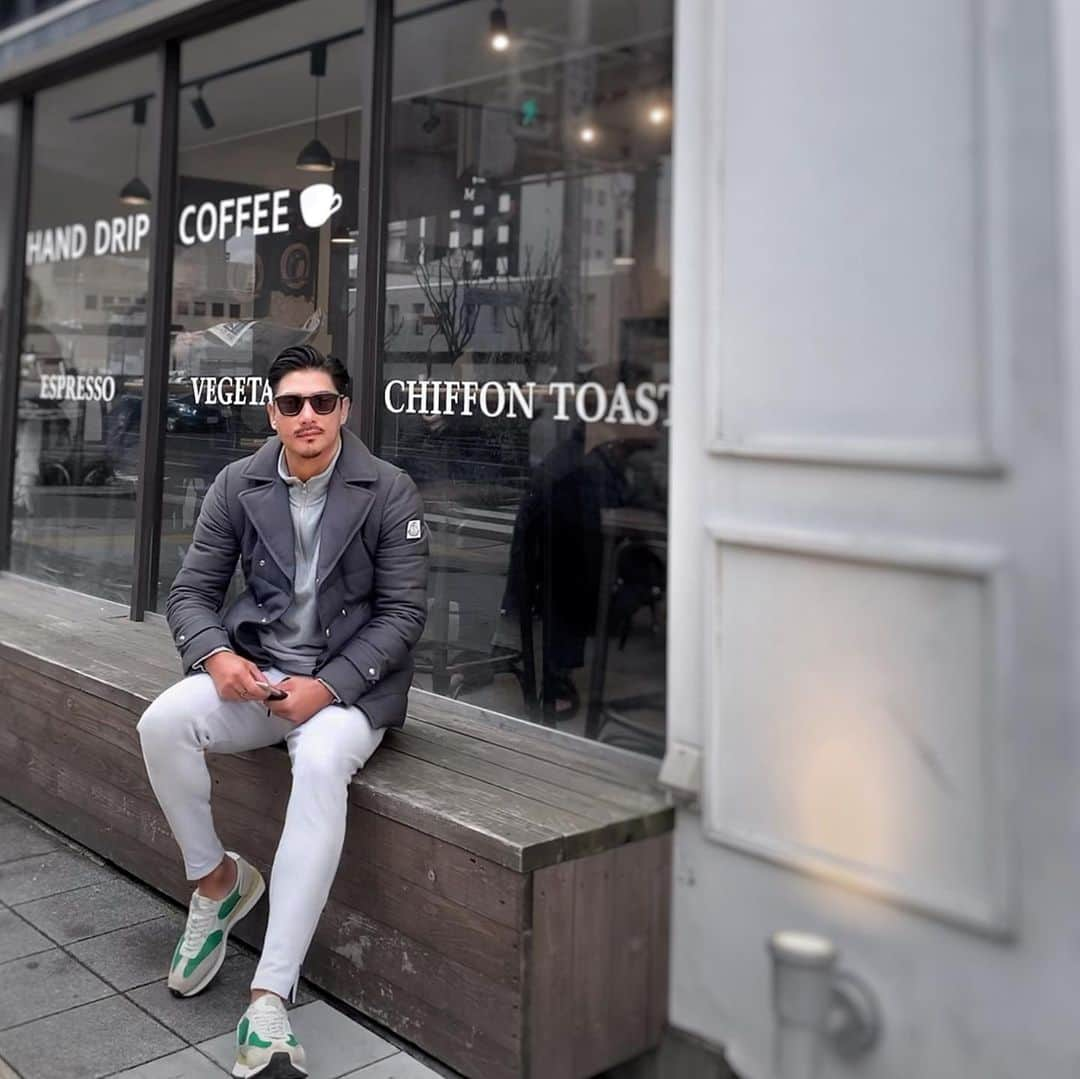 Motokiのインスタグラム：「Green,Gray style  Jacket, Shades:Monclar」